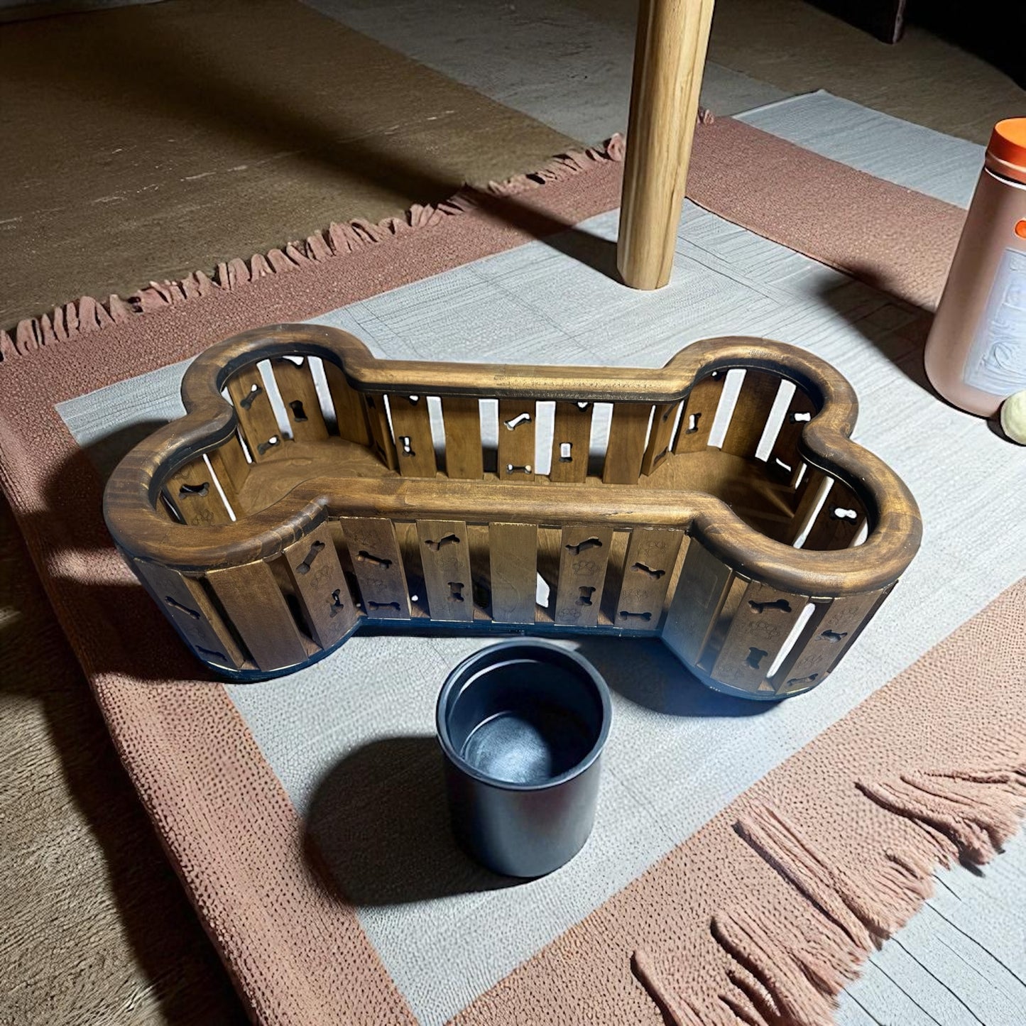 π The perfect gift for pet parents β handcrafted toy boxes shaped like a bone or paw, both practical and irresistibly cute.