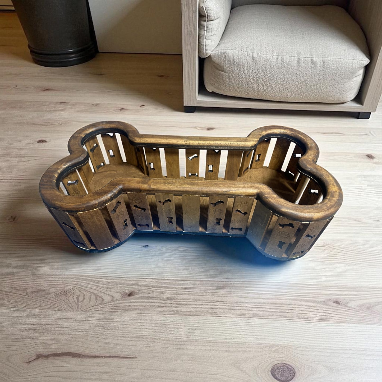 π The perfect gift for pet parents β handcrafted toy boxes shaped like a bone or paw, both practical and irresistibly cute.