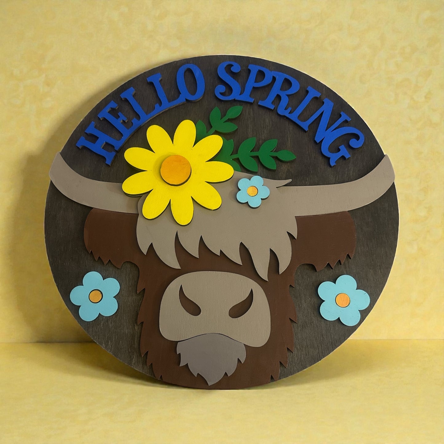 Hello Spring Highland Cow Sign – 18” Round Farmhouse Door Decor