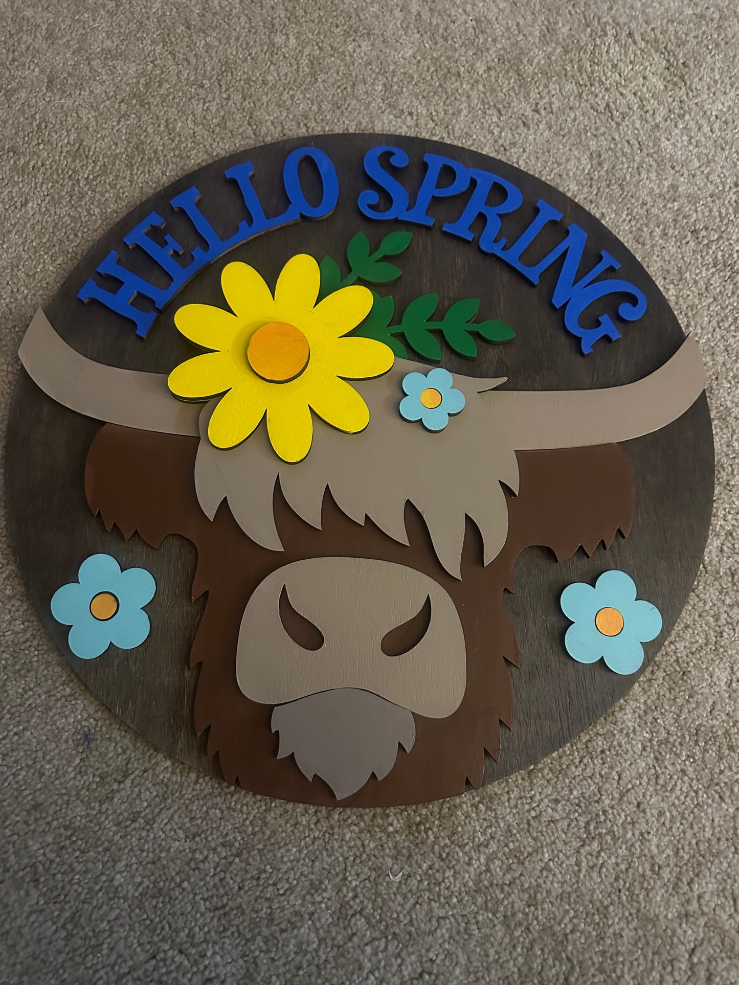 Hello Spring Highland Cow Sign – 18” Round Farmhouse Door Decor